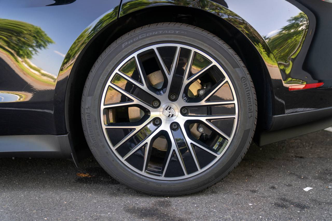 2025 Porsche Taycan 4 photo 11