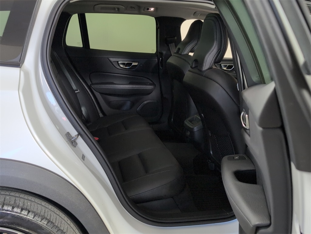 2021 Volvo V60 Cross Country T5 photo 14