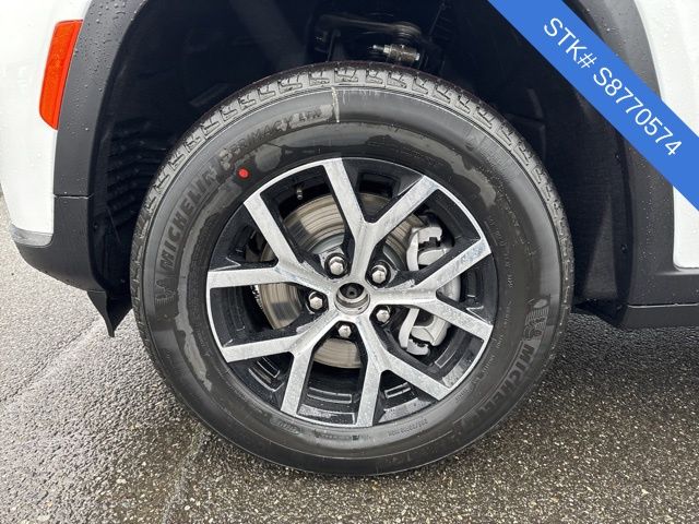 2025 Jeep Grand Cherokee Limited photo 3