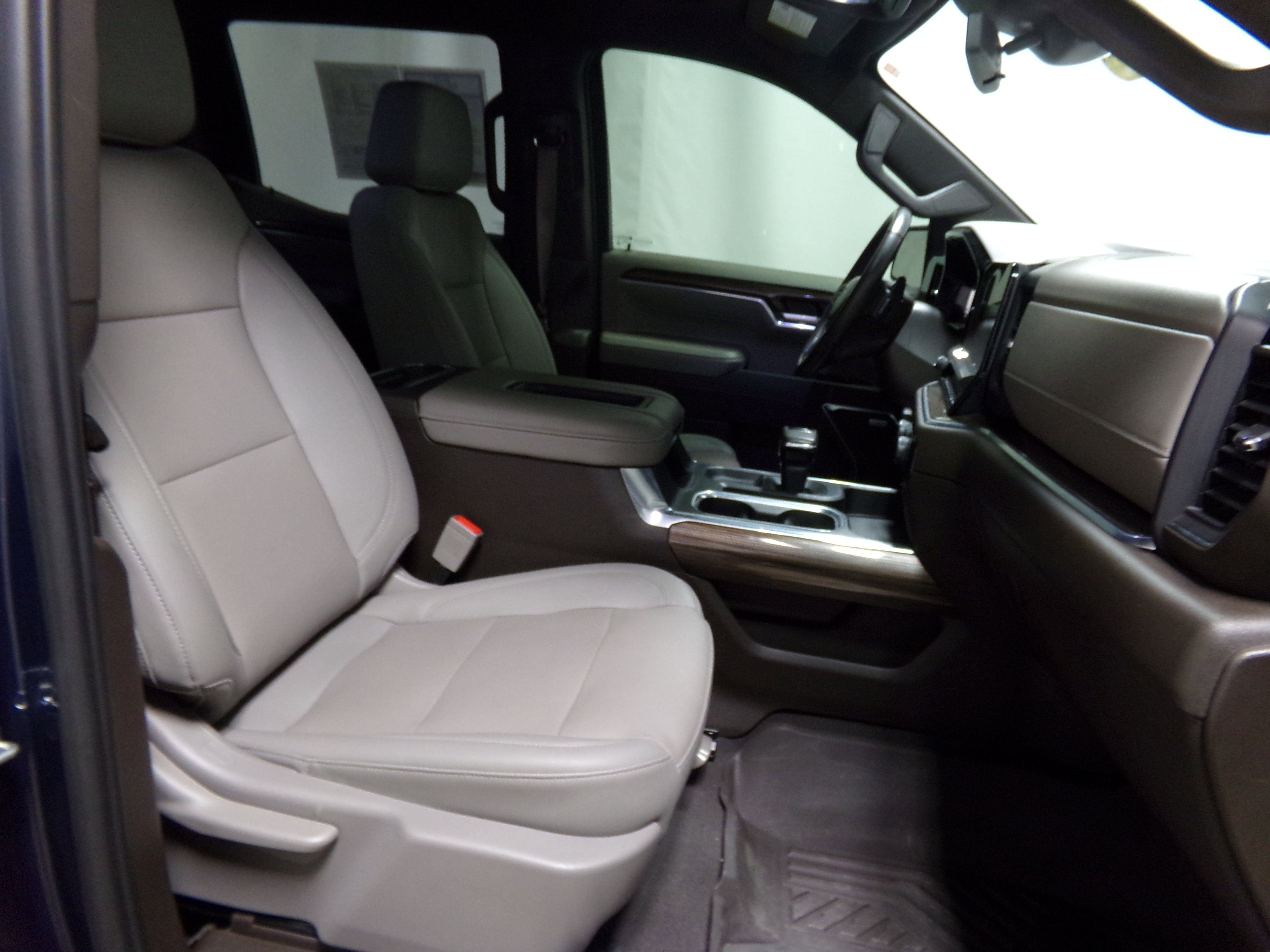 2022 Chevrolet Silverado 1500 RST photo 3