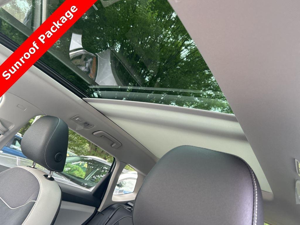 2025 Volkswagen Taos SE photo 15