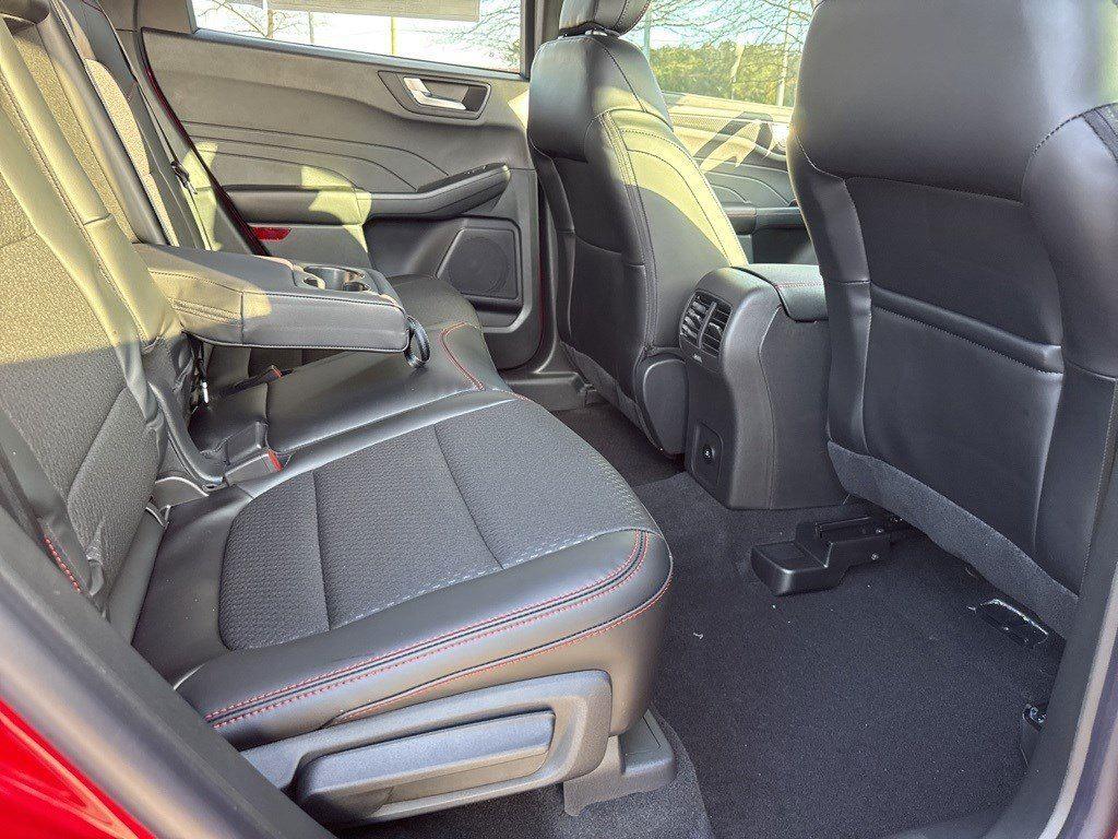 2025 Ford Escape ST-Line photo 11