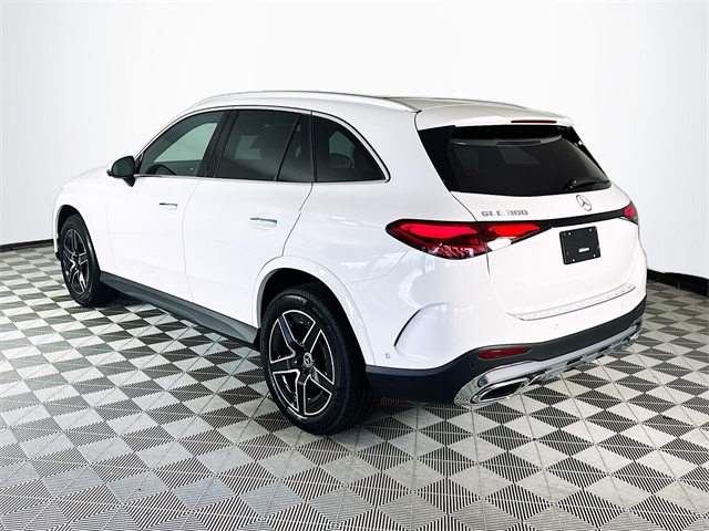 2026 Mercedes Benz GLC 300 photo 4