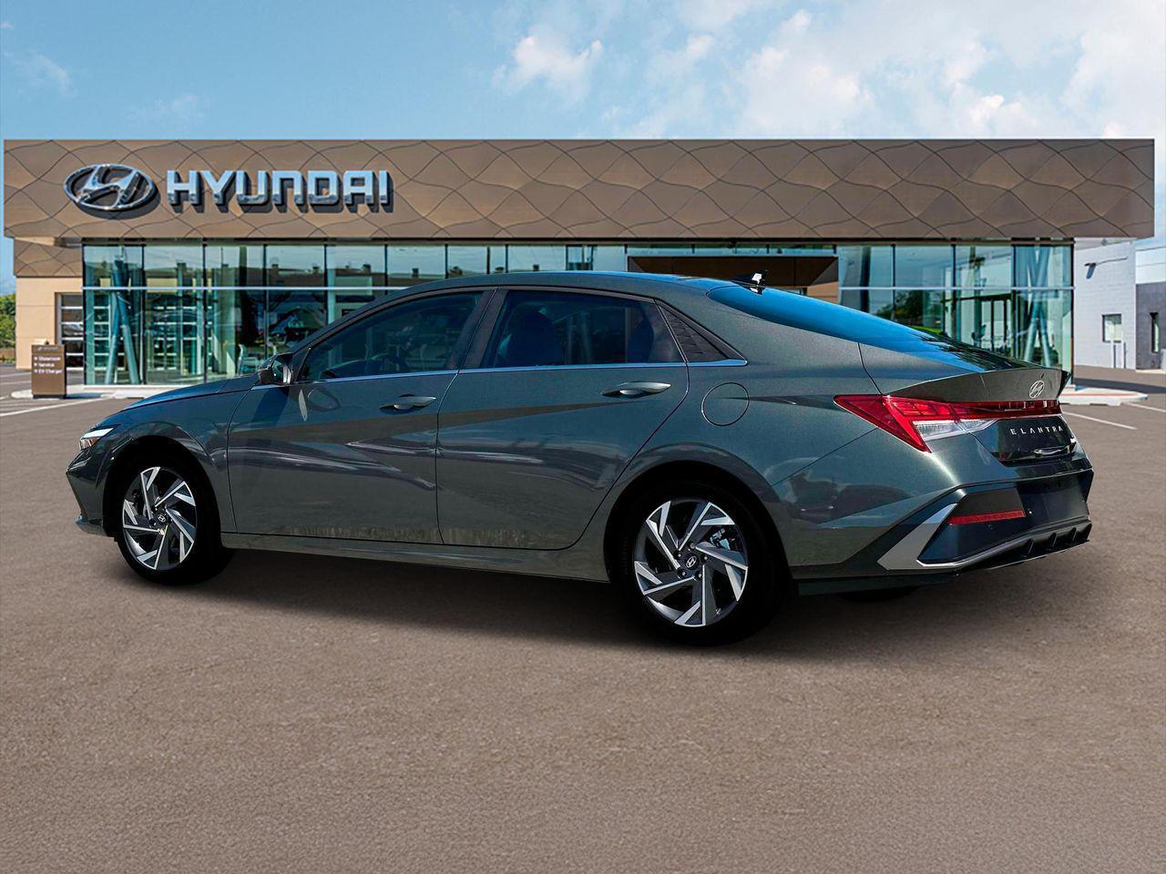 2025 Hyundai Elantra Limited photo 4