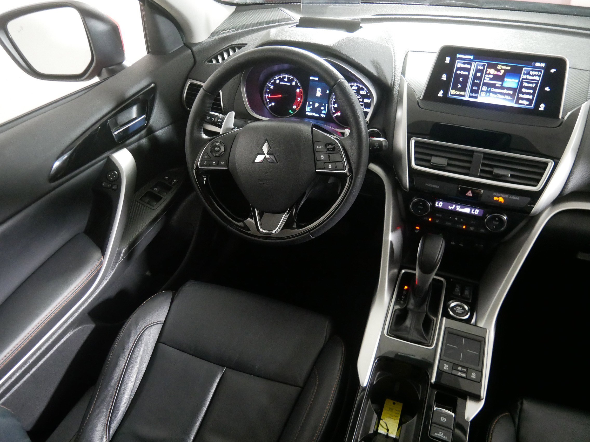 2018 Mitsubishi Eclipse Cross SEL photo 9