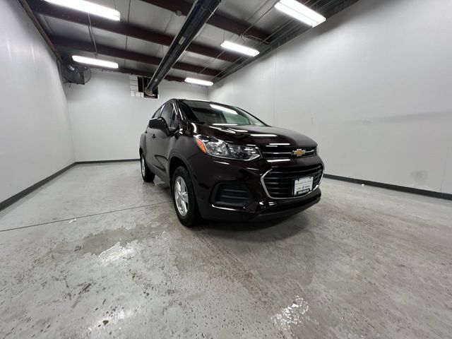 2022 Chevrolet Trax LS photo 2