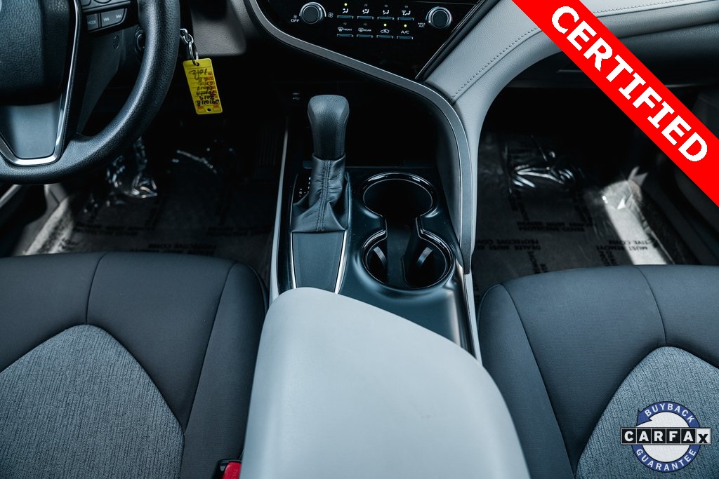 2019 Toyota Camry SE XLE photo 18