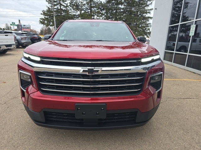 2026 Chevrolet Traverse 2LT photo 2