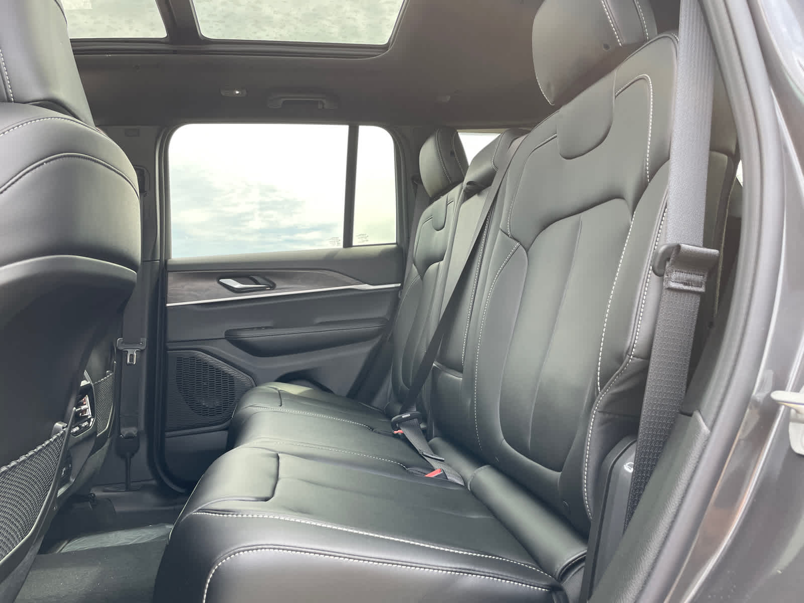 2025 Jeep Grand Cherokee Limited photo 12