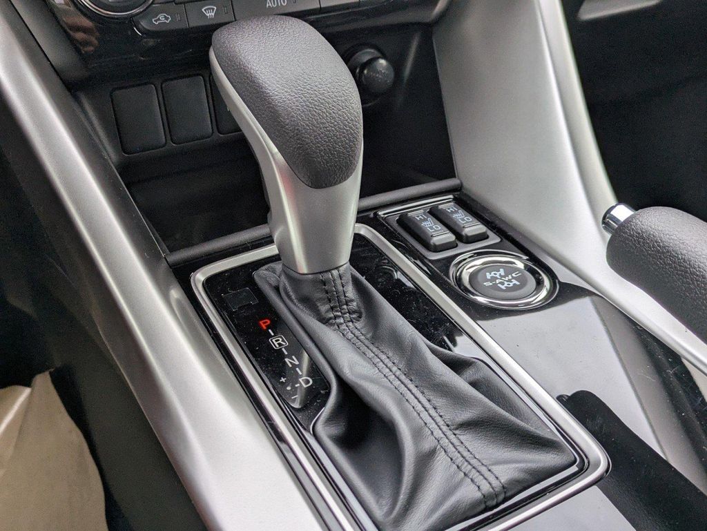 2025 Mitsubishi Eclipse Cross LE Ralliart photo 17