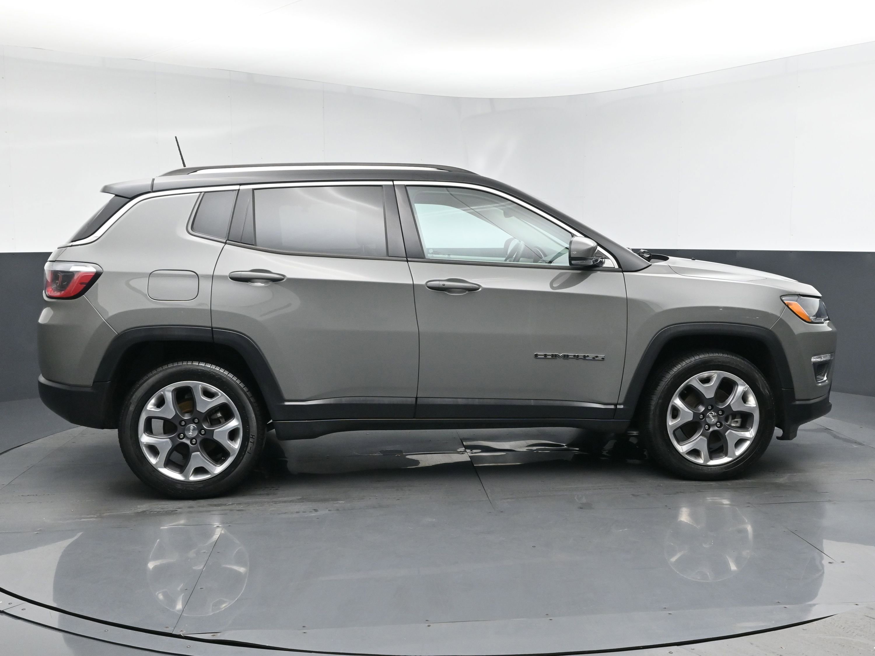 2019 Jeep Compass Limited photo 2
