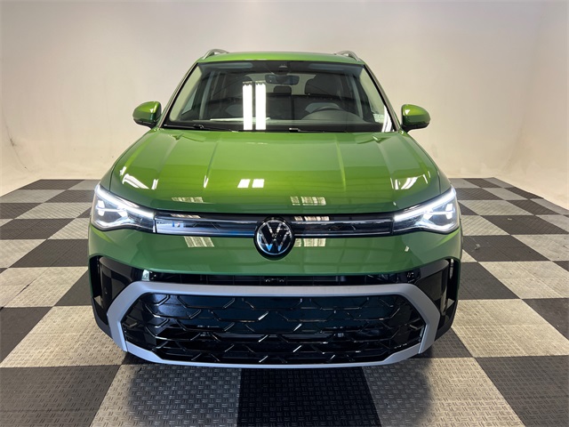 2025 Volkswagen Taos SEL photo 2