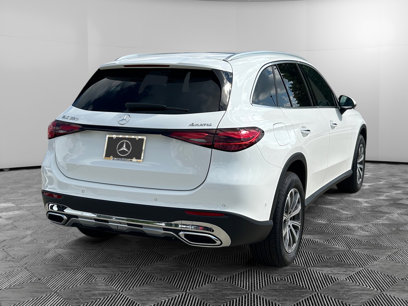 2025 Mercedes Benz GLC 300 4MATIC photo 4
