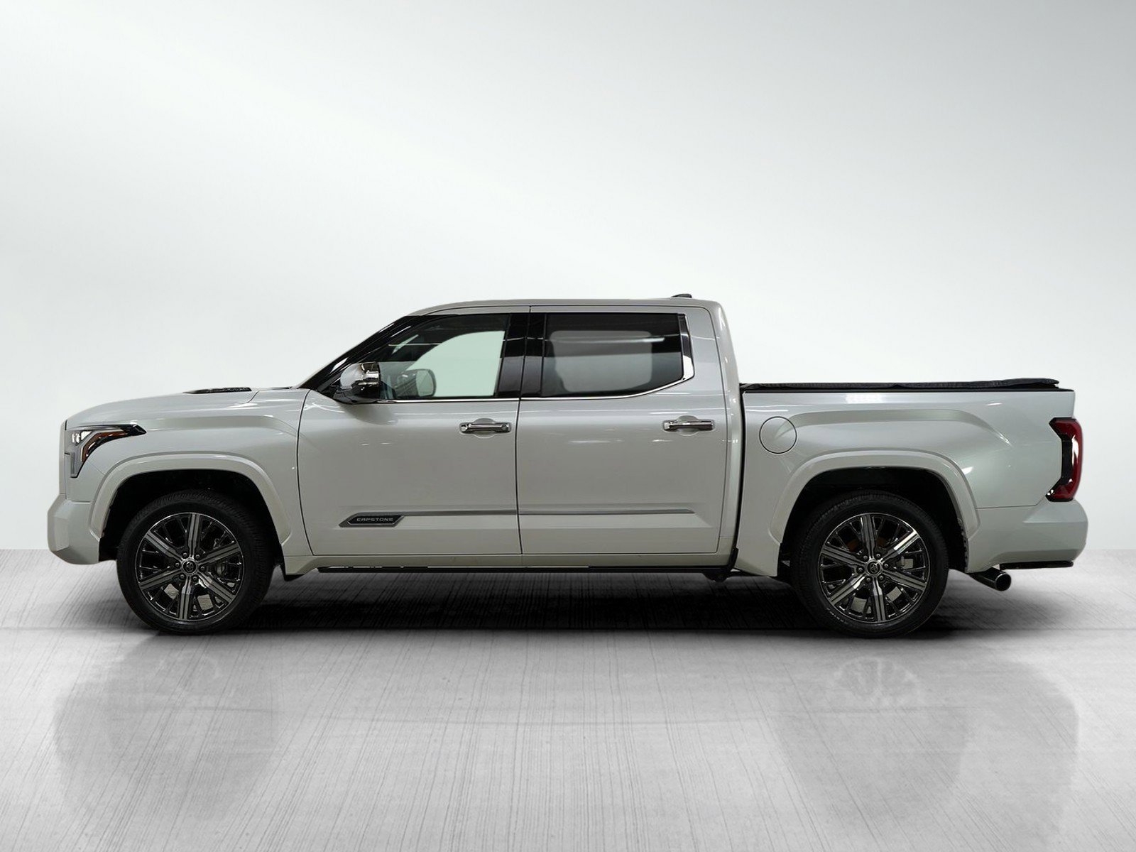 Used 2022 Toyota Tundra Capstone with VIN 5TFVC5DB4NX008994 for sale in Burnsville, Minnesota