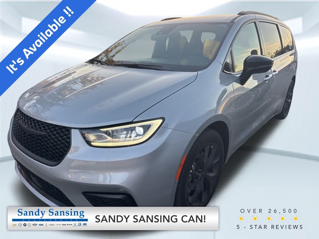 2024 Chrysler Pacifica Touring L's photo