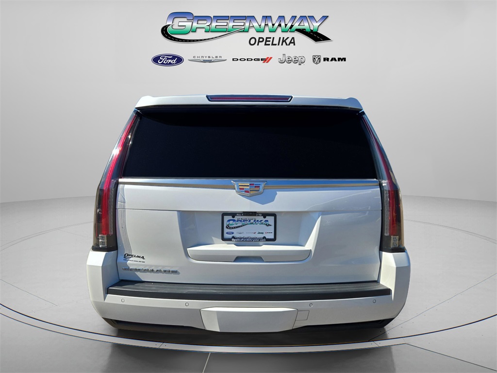 2018 Cadillac Escalade Luxury photo 3