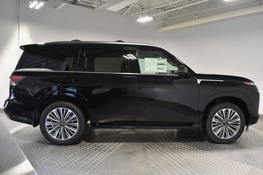 2026 Infiniti QX80 Luxe photo 3
