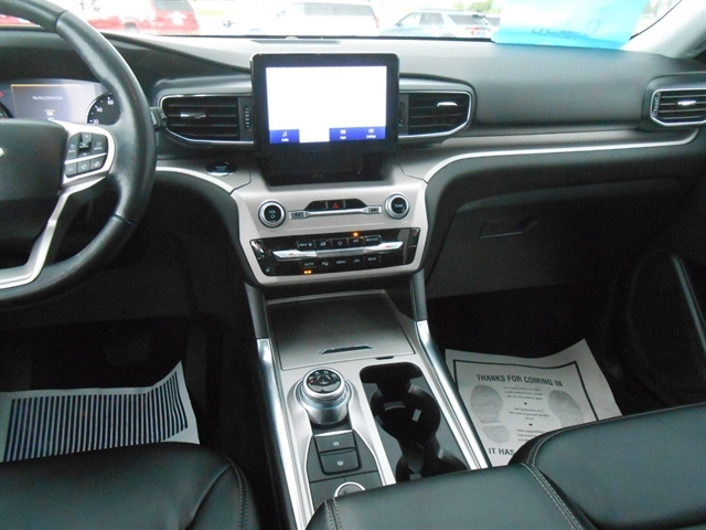 2023 Ford Explorer XLT photo 2