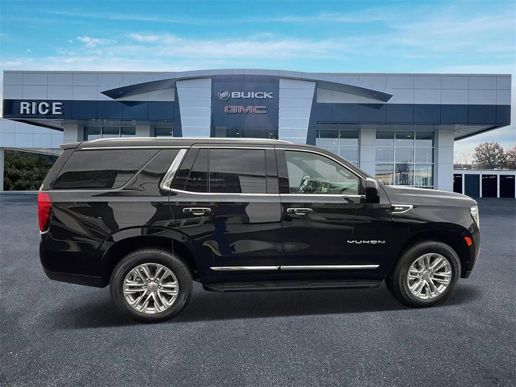 2024 GMC Yukon SLT's photo
