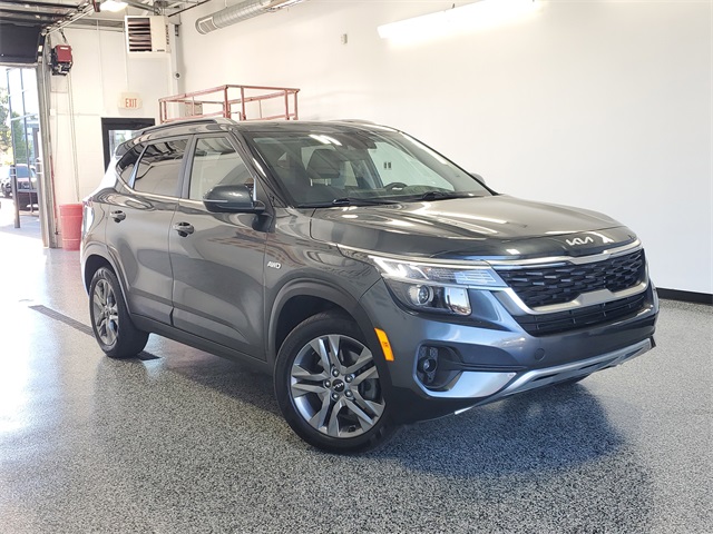 2022 Kia Seltos S's photo