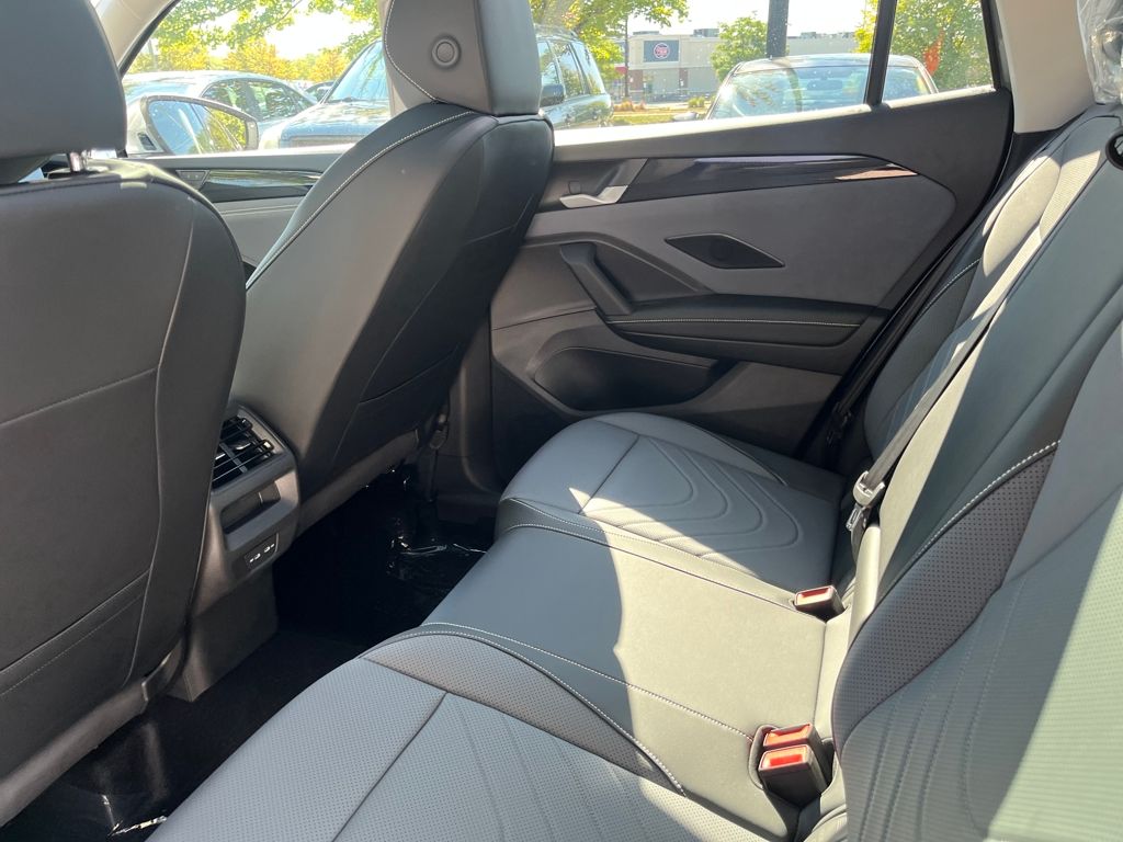 2025 Volkswagen Tiguan SE photo 14