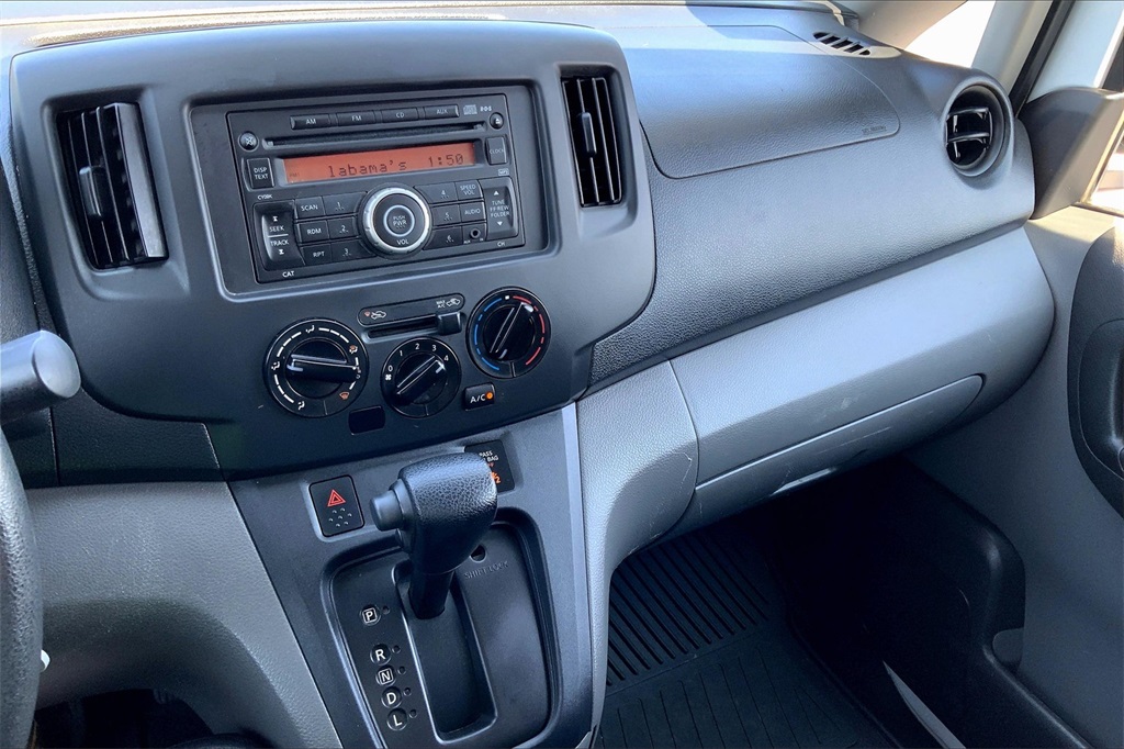 2017 Nissan NV200 S photo 32