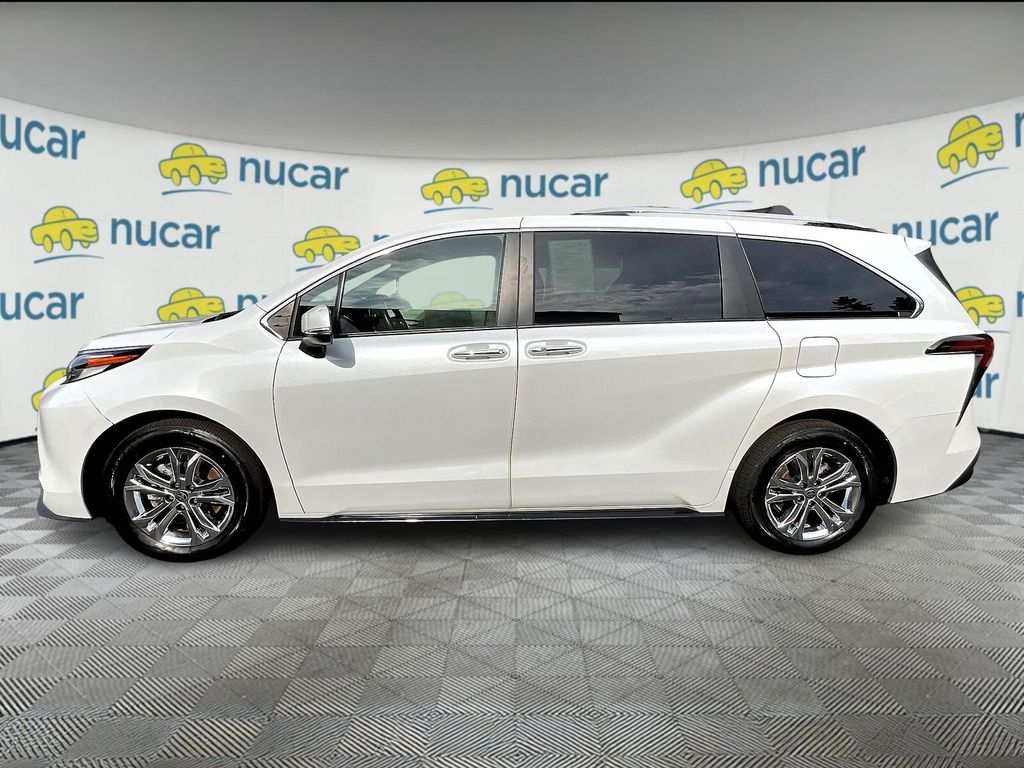 2022 Toyota Sienna Platinum photo 4