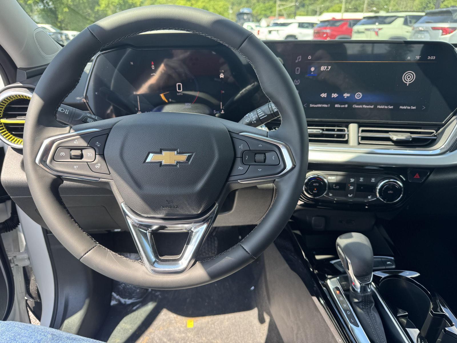 2025 Chevrolet Trax LT photo 14