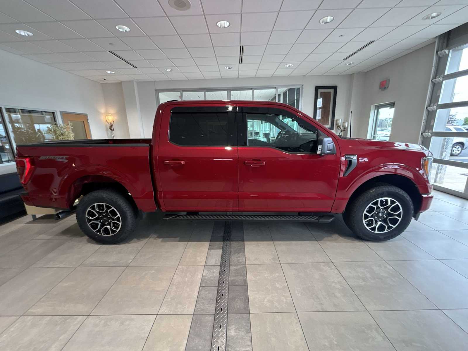 2022 Ford F-150 XLT photo 2