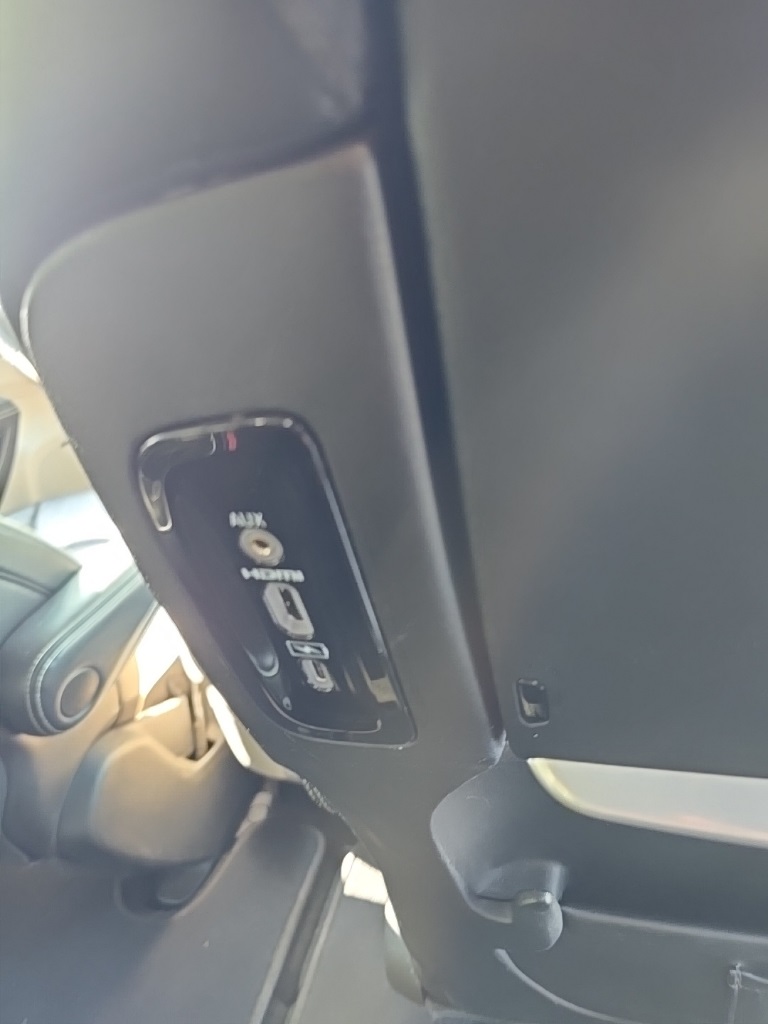 2022 Chrysler Pacifica Limited photo 17