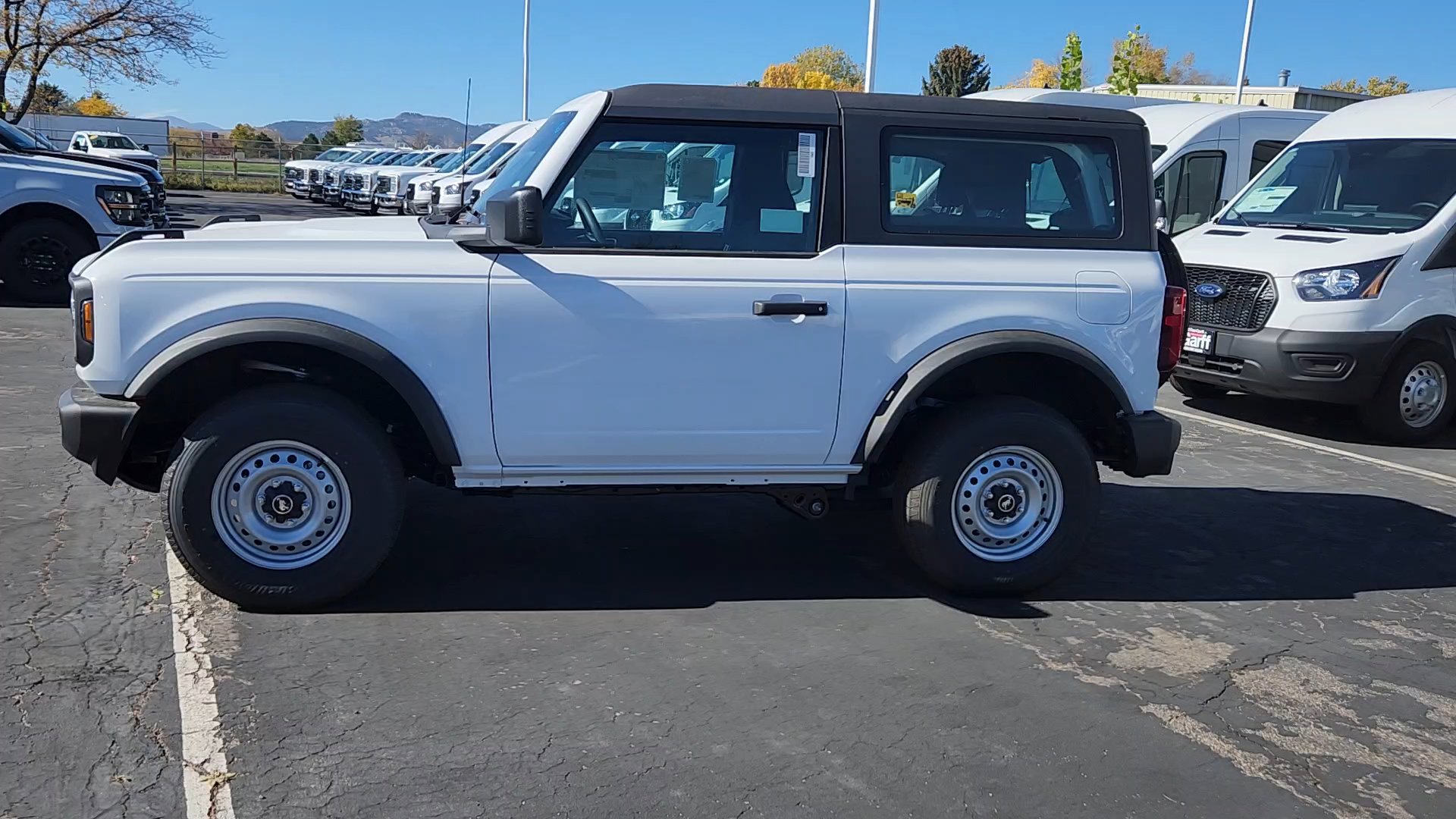 2025 Ford Bronco Base photo 2