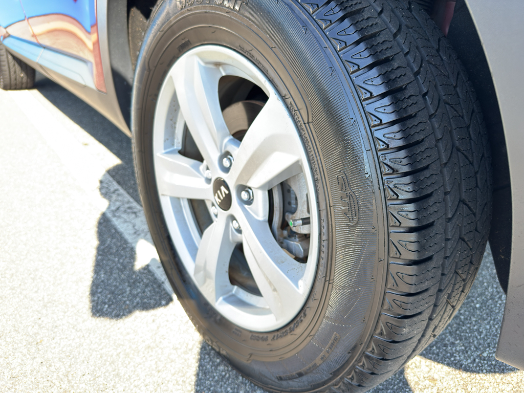 2021 Kia Sorento LX photo 7