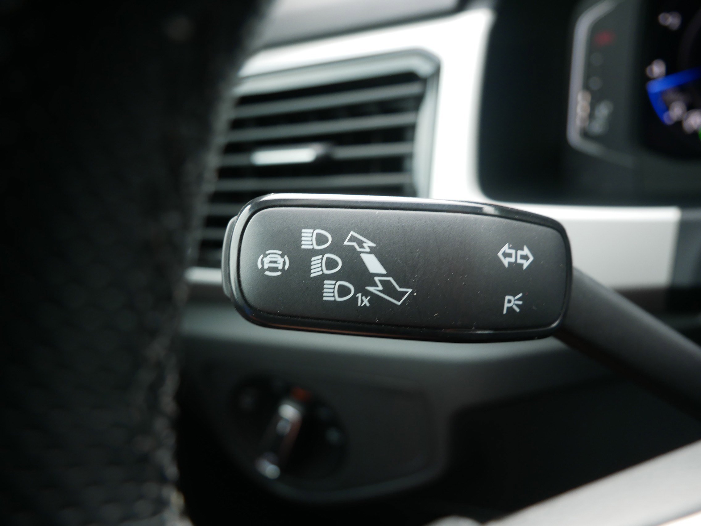 2022 Volkswagen Atlas V6 SEL Premium R-Line photo 23