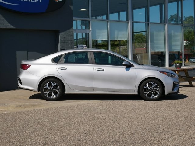Used 2021 Kia Forte LXS with VIN 3KPF24AD9ME335896 for sale in Shakopee, Minnesota