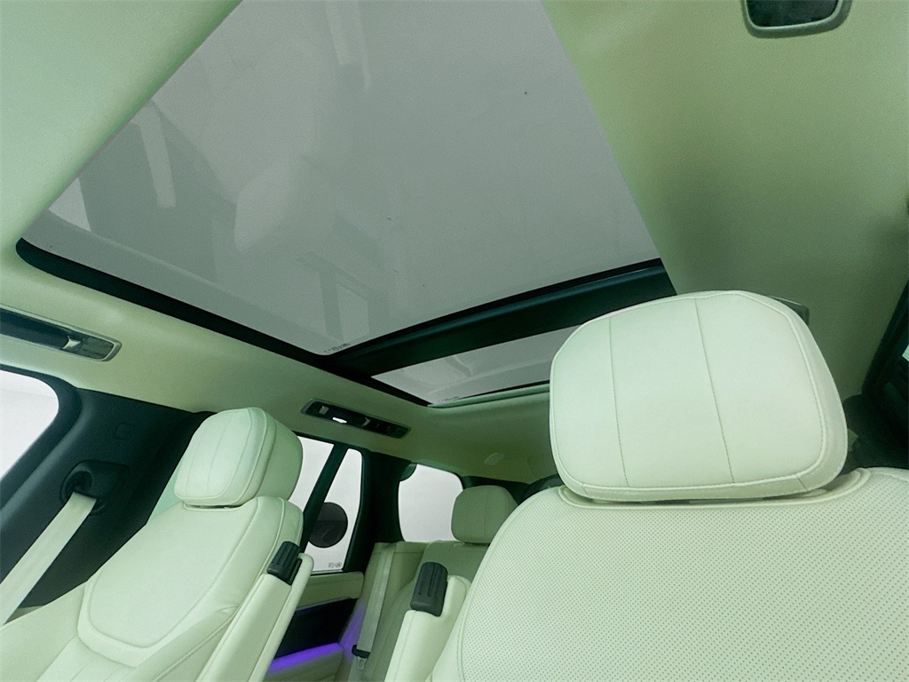 2025 Land Rover Range Rover SE photo 16