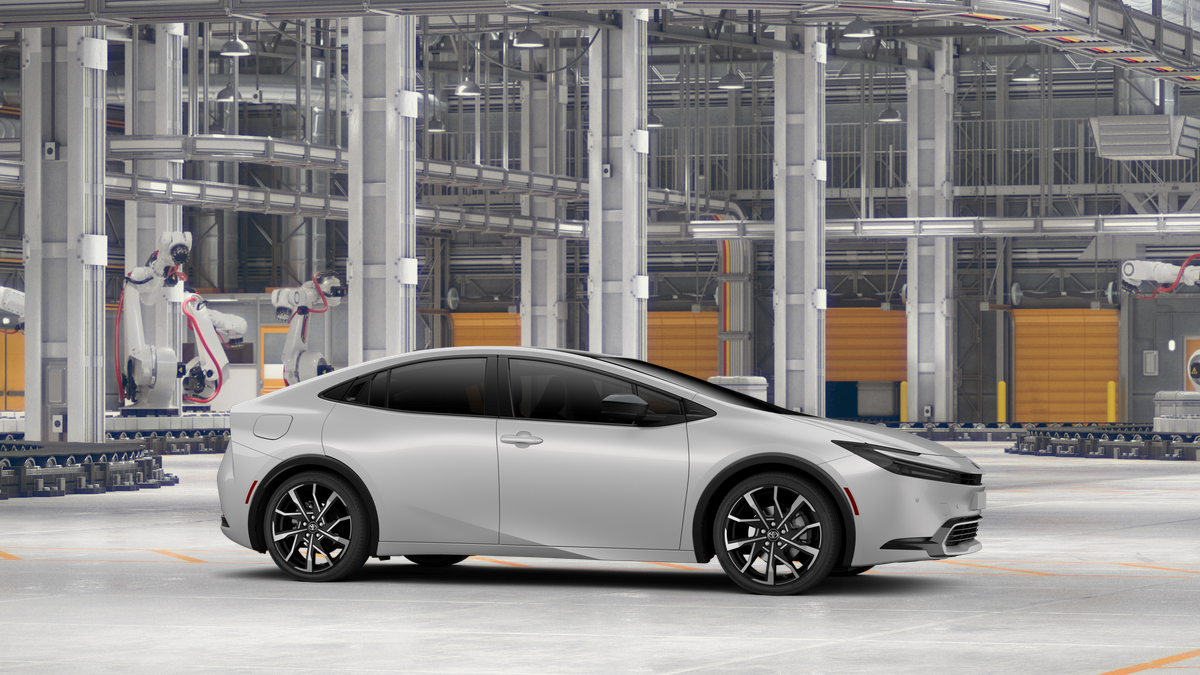 2026 Toyota Prius Plug-in Hybrid XSE photo 13