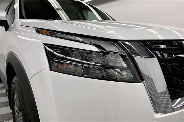 2025 Nissan Pathfinder SV photo 13