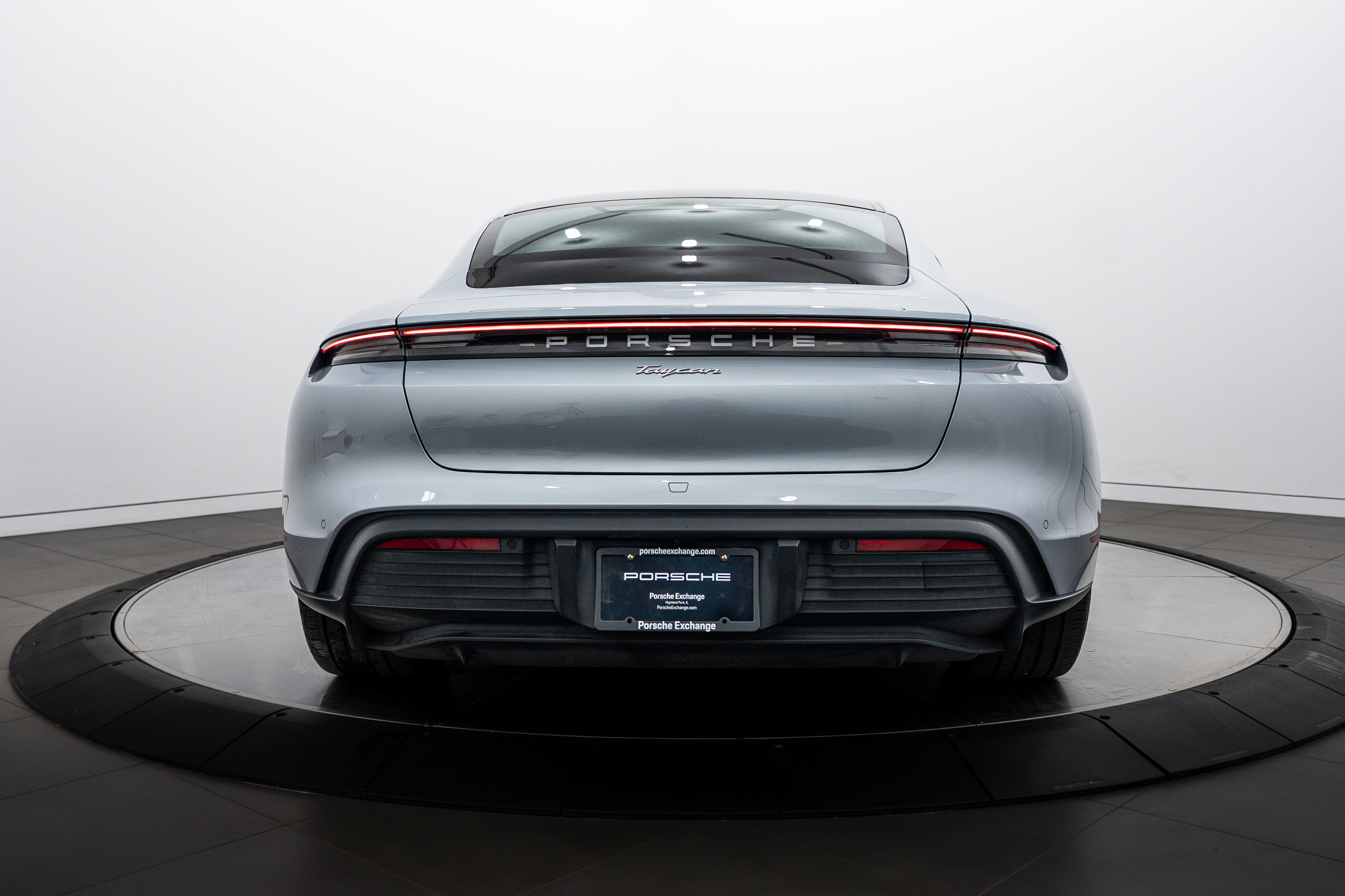 2021 Porsche Taycan photo 3