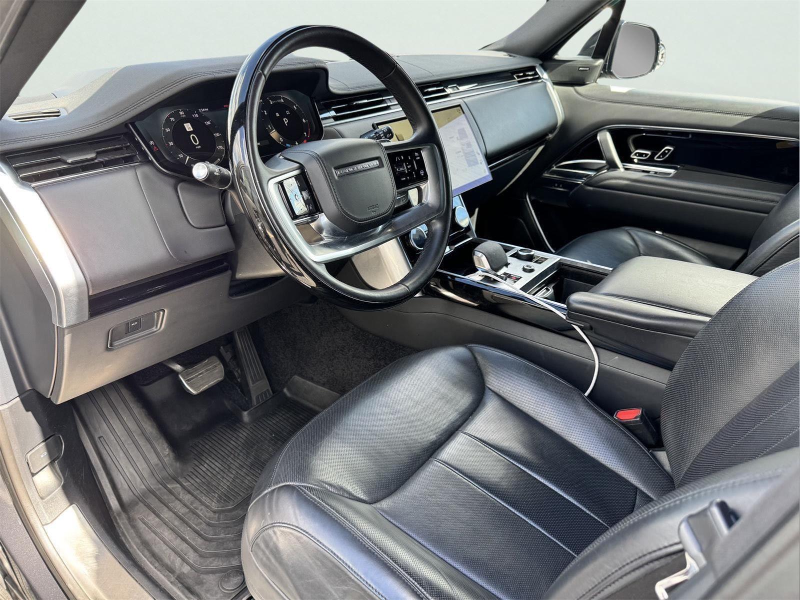 2023 Land Rover Range Rover SE photo 10