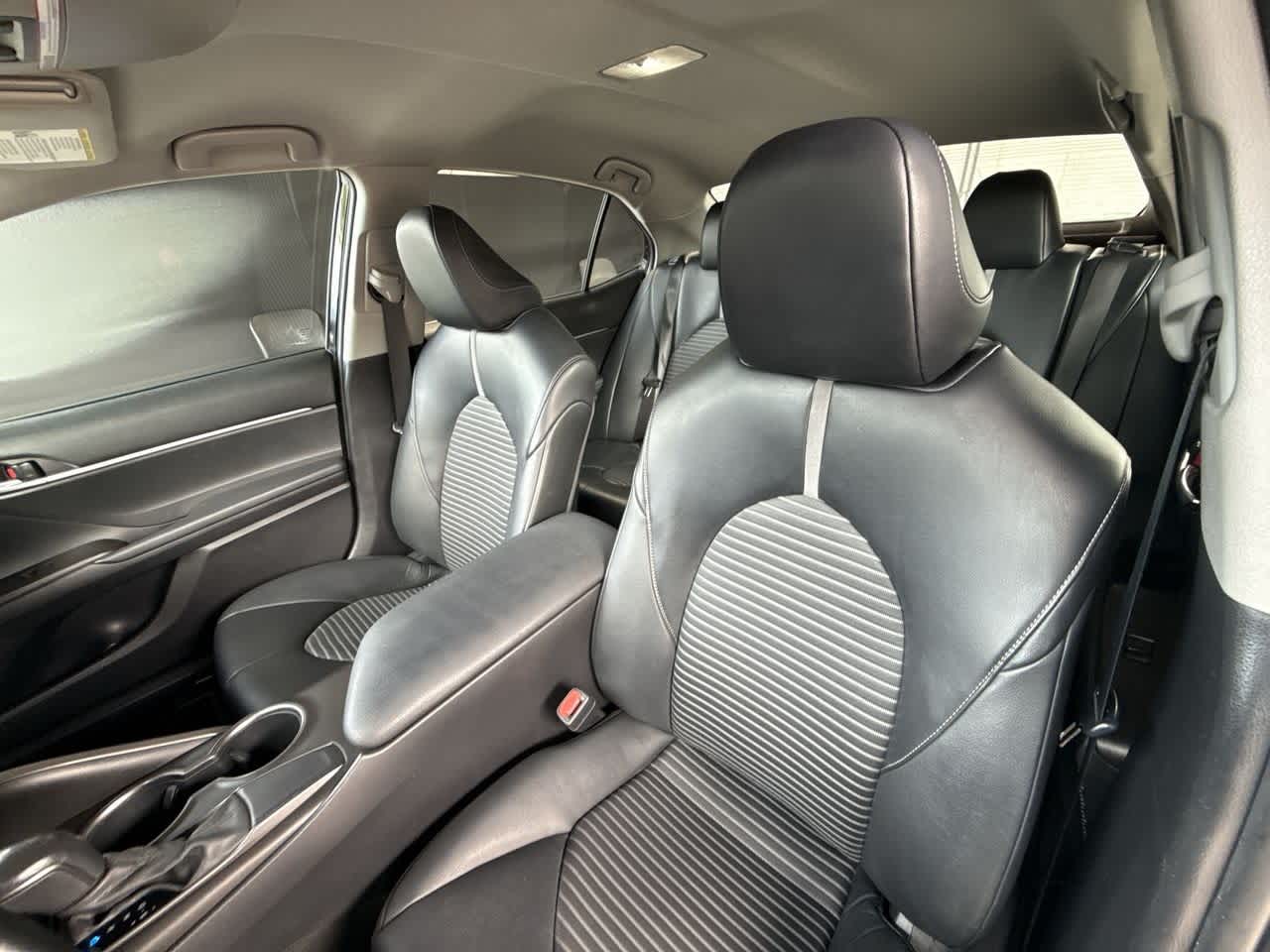 2021 Toyota Camry SE photo 13