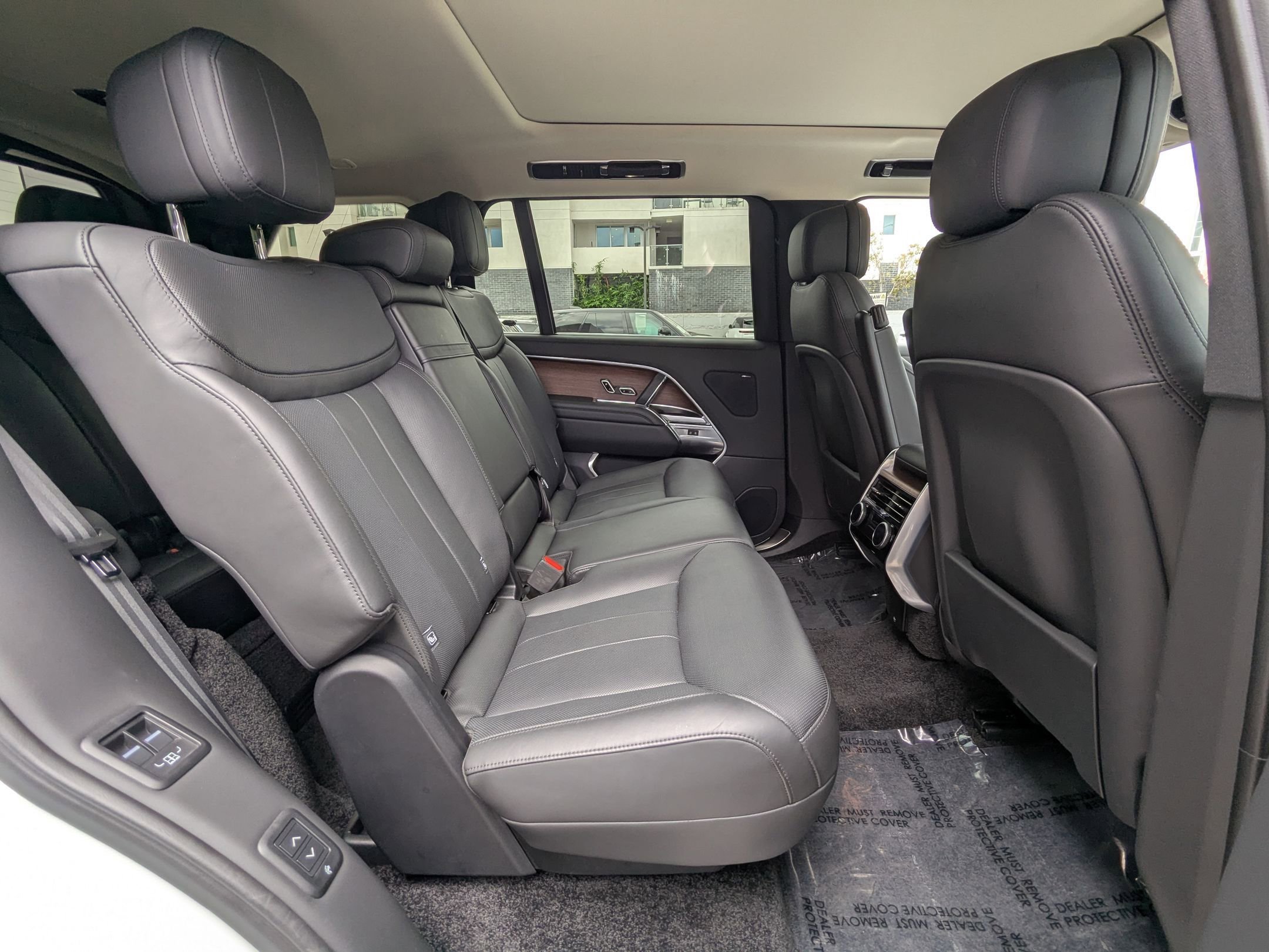 2025 Land Rover Range Rover SE photo 20