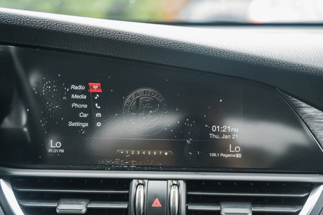 2019 Alfa Romeo Giulia Base photo 19