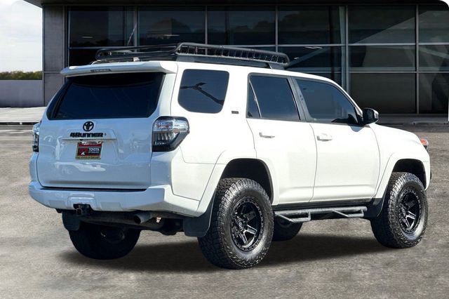 2021 Toyota 4Runner SR5 photo 4