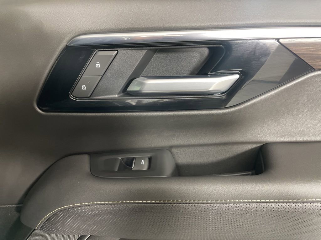 2025 Chevrolet Suburban Premier photo 15