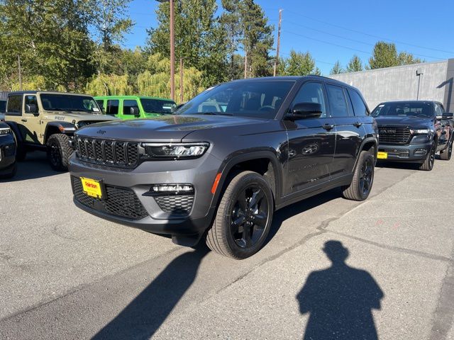 2025 Jeep Grand Cherokee Limited photo 3