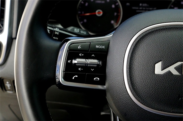 2022 Kia Sorento S photo 13