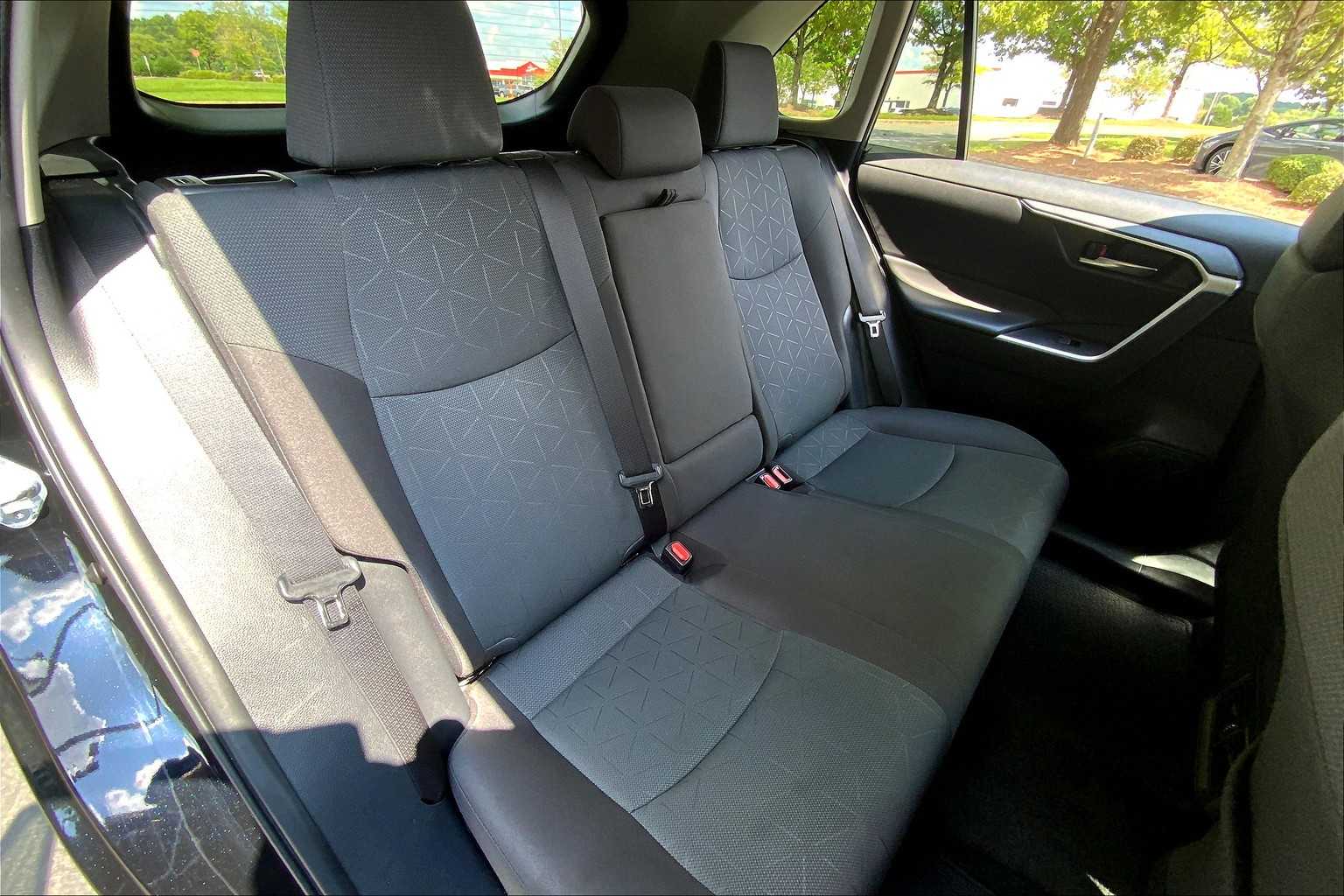 2024 Toyota RAV4 XLE photo 16