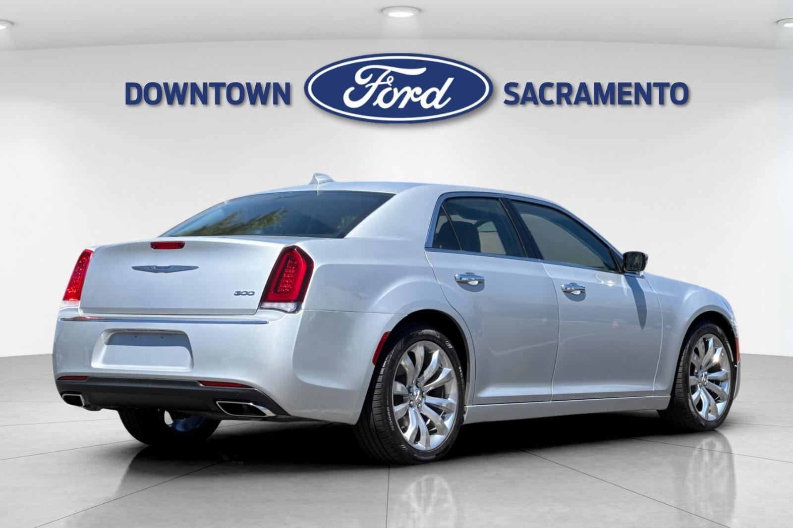 2020 Chrysler 300 Limited photo 2