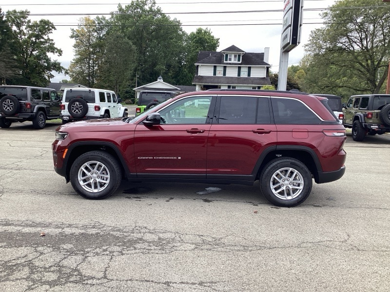 2025 Jeep Grand Cherokee Laredo photo 4