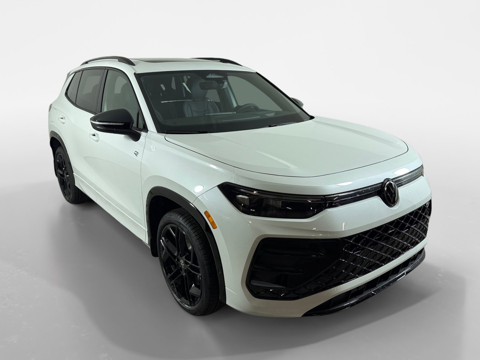 2026 Volkswagen Tiguan SE R-LINE BLACK's photo